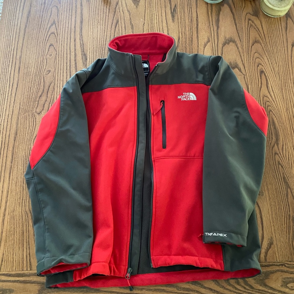 Men’s TNF Apex Jacket Size Medium
